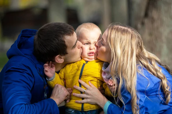 Happy Family Mom Dad Little Son Woman Man Kiss Small — Stock Photo, Image