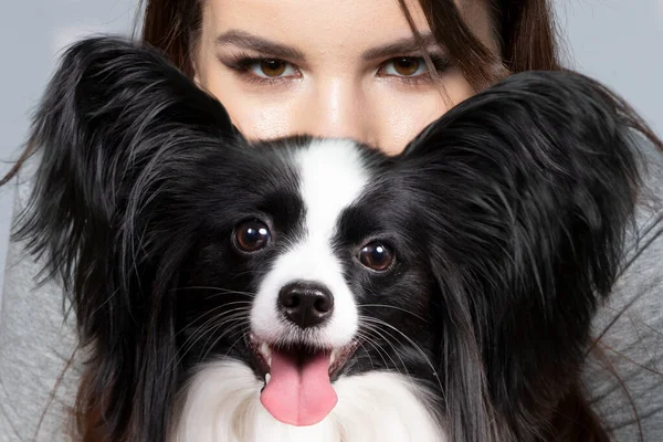 Cute Young Woman Hugging Her Papillon Puppy Eyes Beautiful Girl — Zdjęcie stockowe