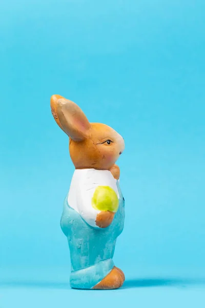 Figure Teddy Easter Bunny Egg Blue Background Easter Card — Fotografia de Stock