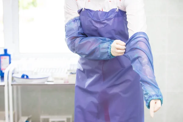 Doctor Puts Rubber Sleeves Gloves Work — 图库照片