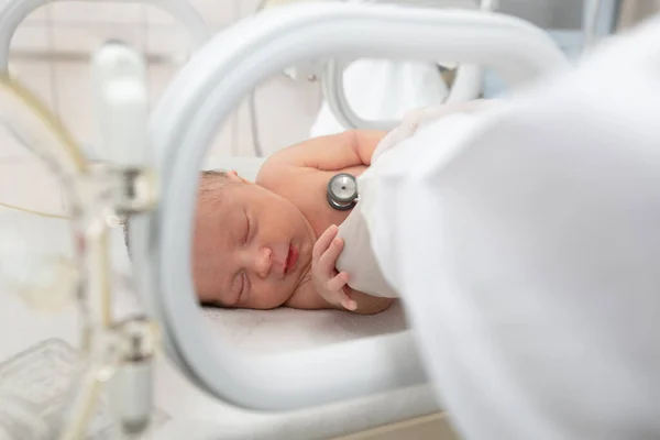 Newborn Baby Lies Boxes Hospital Child Incubator Neonatal Premature Intensive — Photo