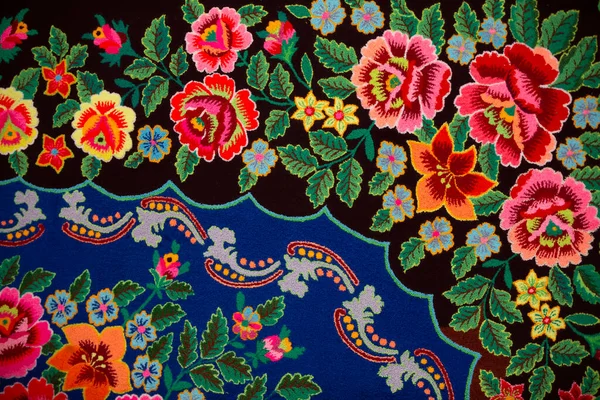 传统斯拉夫古代绣花床罩 织物上的乌克兰或白俄罗斯族图案 — 图库照片