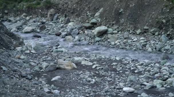River Passing Gorge Located City Upper Lars Georgia Beautiful Turbulent — Stockvideo