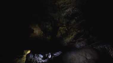 Prometheus Mağarası, Georgia 'da sarkıtlar ve dikitler..