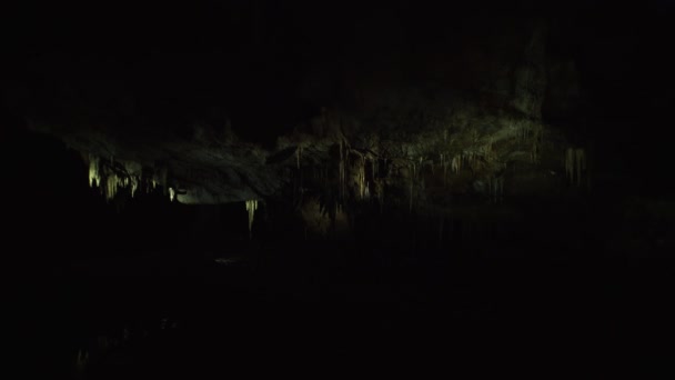 Stalaktiter Och Stalagniter Prometheus Grotta Georgien — Stockvideo