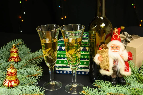 Deux Verres Une Bouteille Vin Jouet Père Noël Noël Nouvel — Photo
