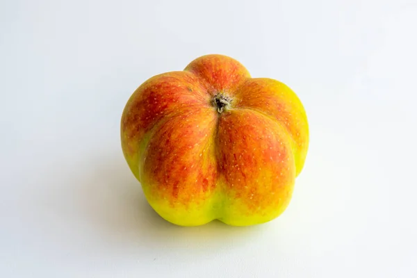Interesting Unusual Strange Apple Ugly Apple Surrounded Ordinary Ones Photo — Stock Photo, Image