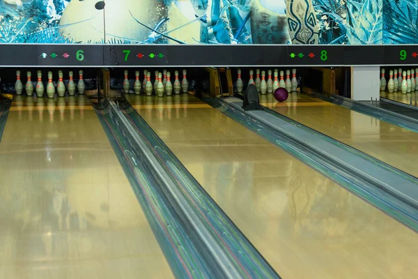 Ulyanovsk Rusia Febrero 2022 Bowling Lanes Balls Pins Bowling Center Fotos de stock libres de derechos