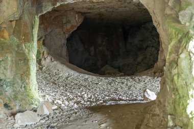 Zhiguli dağlarındaki mağaralar..