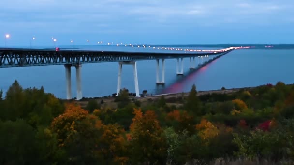 Γέφυρα Νύχτα Στο Δρόμο Νύχτα Προεδρική Γέφυρα Στο Ουλιανόβσκ Πέμπτη — Αρχείο Βίντεο