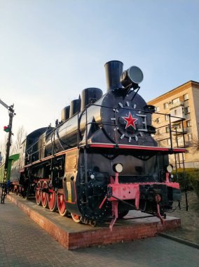 Volgograd, Rusya - 10 Nisan 2021: Askeri Echelon Anıtı. Lokomotif. Stalingrad Müze-Panorama Savaşı.