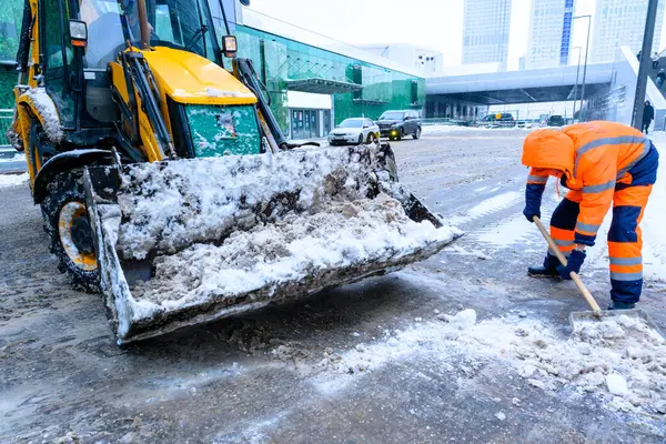 Usuwanie Śniegu Ulicach Miasta Pług Śnieżny Zaspy Śnieżne Śniegu Obrazek Stockowy