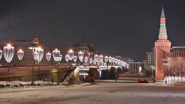 Śnieżyca Placu Czerwonym Moskwie Widokiem Kreml Dekoracje Świąteczne Gruby Padający — Wideo stockowe
