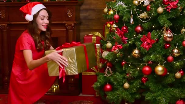 Beautiful Woman Christmas Cap Opens Gift Shows Joyful Emotions Backdrop — Stock Video
