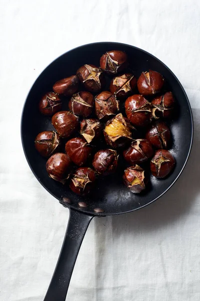 Top View Roasted Chestnuts Frying Pan — Stock Photo, Image