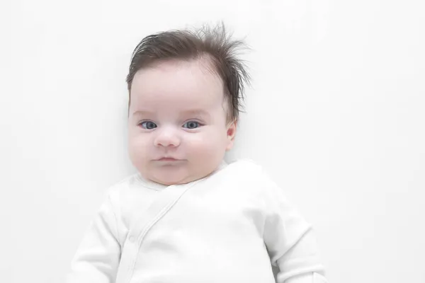 Liebenswertes Baby Zwei Monate Alt Isoliert Auf Weißem Hintergrund Stockbild