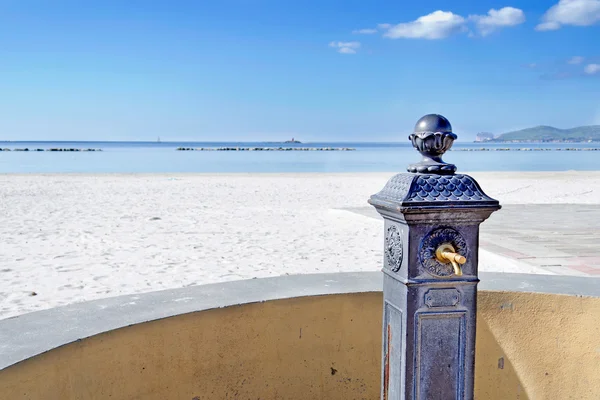 Fontaine en bord de mer — Photo