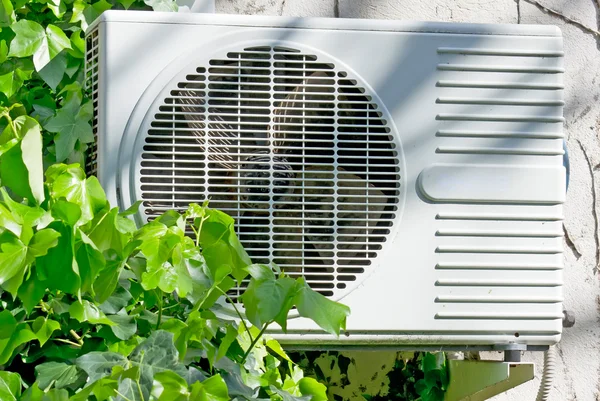 Air conditioner and ivy — Stock Photo, Image