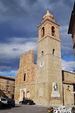 kilise ile küçük kare