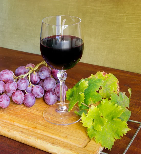 Glass of wine and grape — Stock Photo, Image