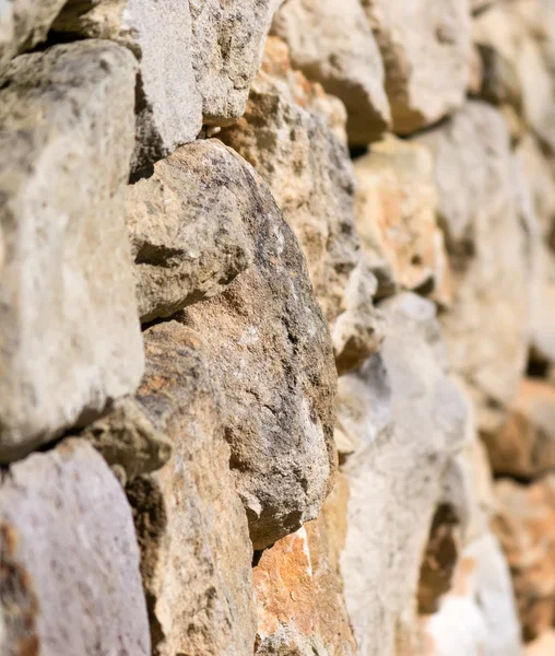 Selective focus of a dry-stone wall — Stock Photo, Image