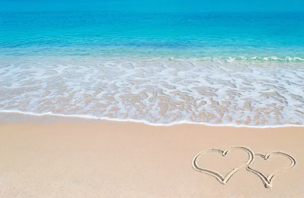 Turquoise foreshore and hearts — Stock Photo, Image