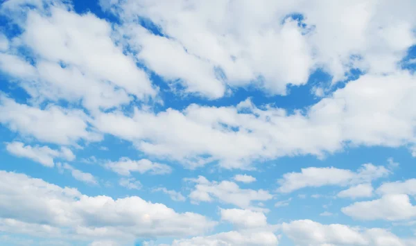 Azul e nuvens — Fotografia de Stock