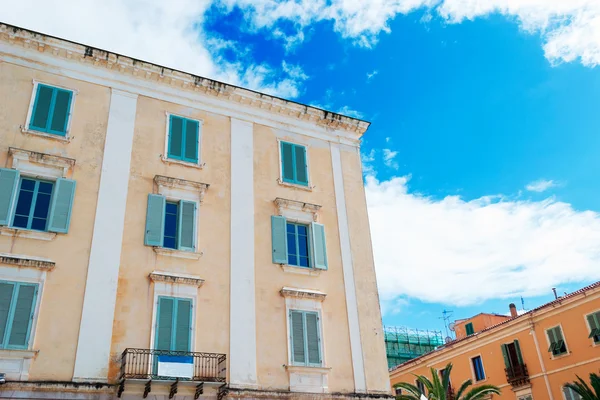 Building and sky — Stock Photo, Image