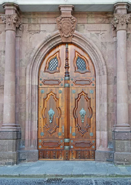 Neo gothic door and columns — Stock Photo, Image