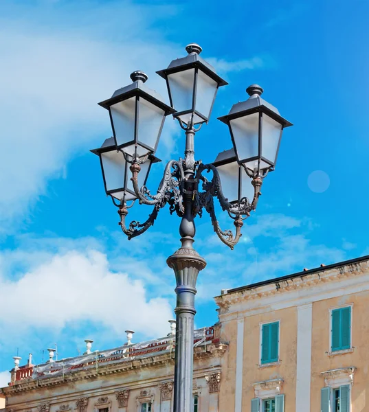 Pouliční lampy a obloha — Stock fotografie