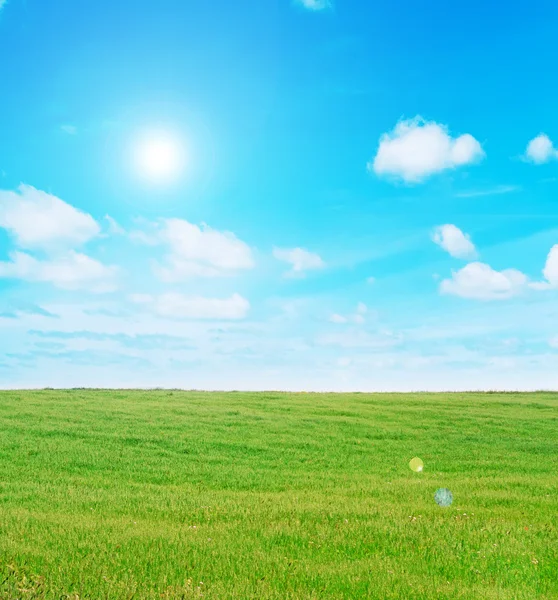 Łąka i chmury słońce — Zdjęcie stockowe