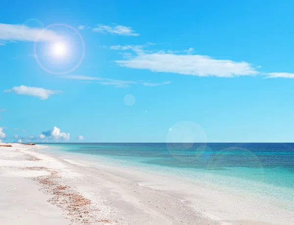 Agua y nubes con sol — Foto de Stock