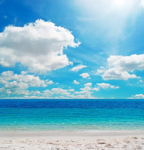 Acqua e cielo blu — Foto Stock