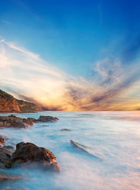 Kayalıklarda gün batımı