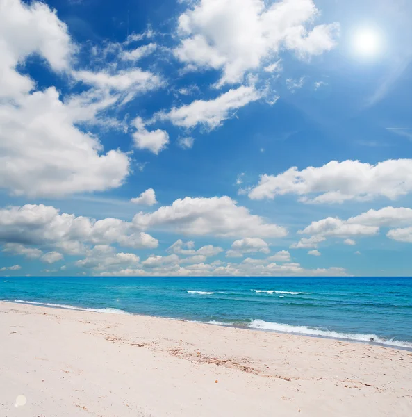 Platamona stranden under moln — Stockfoto