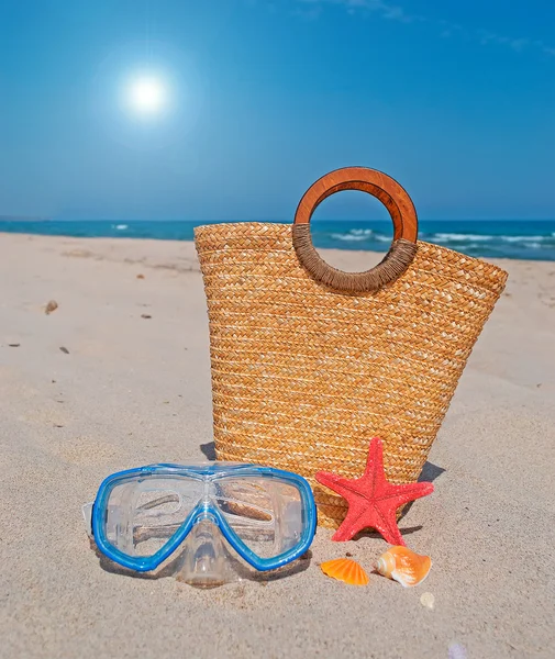 Sun over a straw bag — Stock Photo, Image