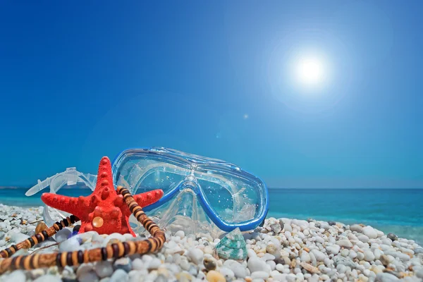 Máscara, estrellas de mar y sol — Foto de Stock