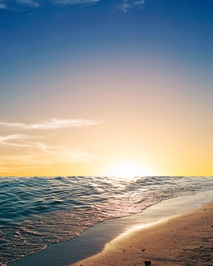 Sunset bulvarında suların çekildiği kıyı