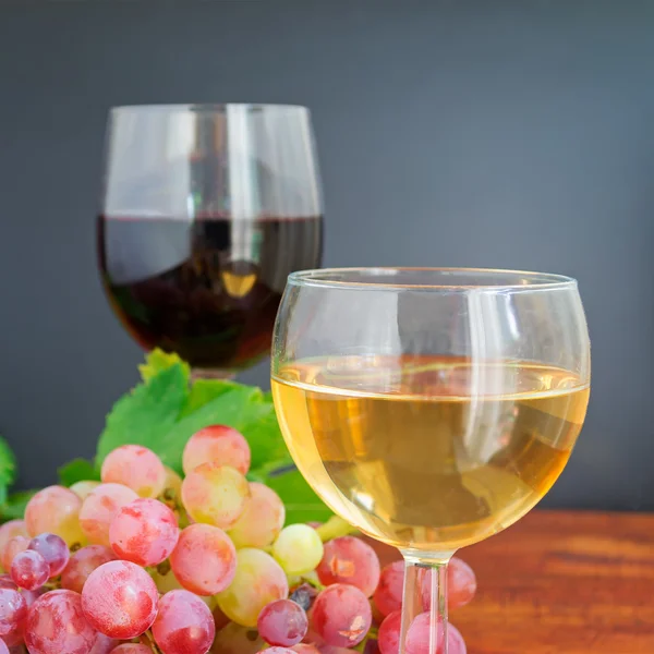 Vitt vin och druvmust — Stockfoto
