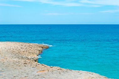 kayalık sahil balai içinde