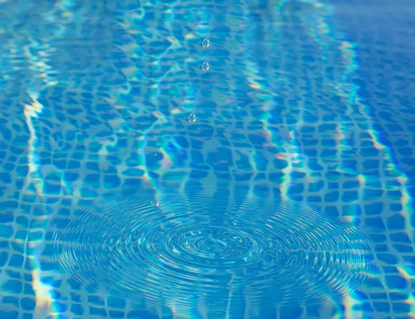 Cirklar i vattnet — Stockfoto