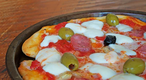オリーブのピザ — ストック写真