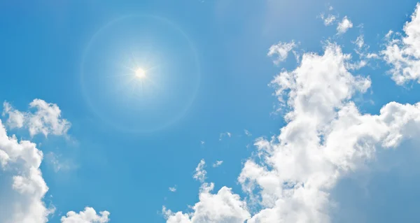 Sonne zwischen Wolken — Stockfoto