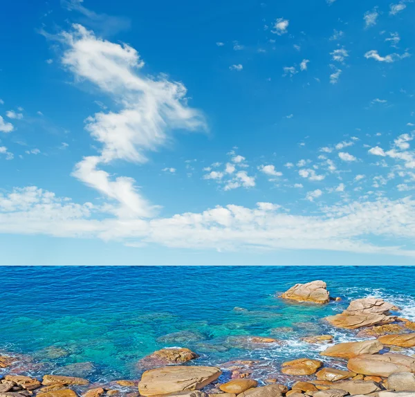 Blue sky and golden rocks — Stock Photo, Image