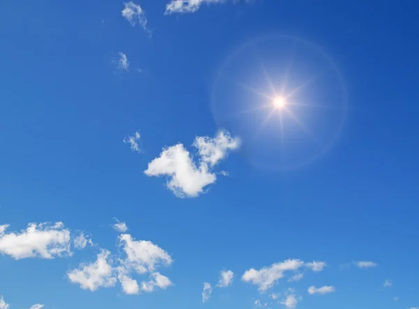 Linsenschlag und Wolken — Stockfoto