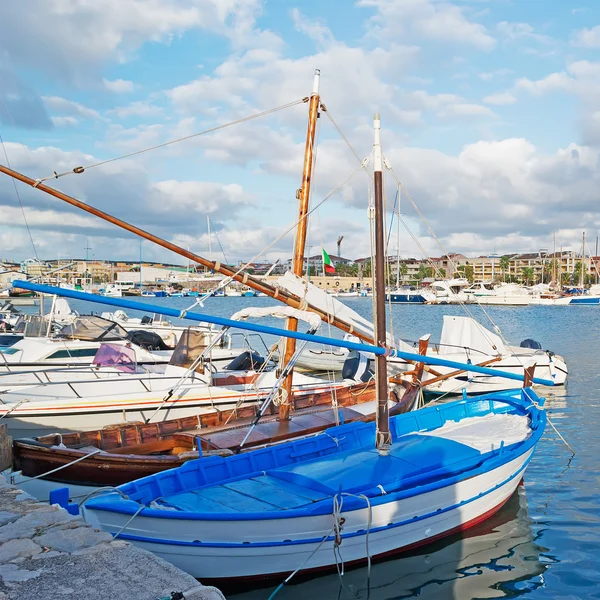 Båtar i alghero — Stockfoto