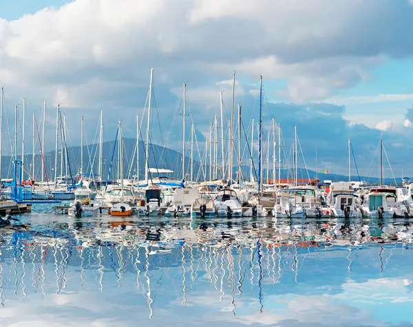 Barcos reflexão — Fotografia de Stock