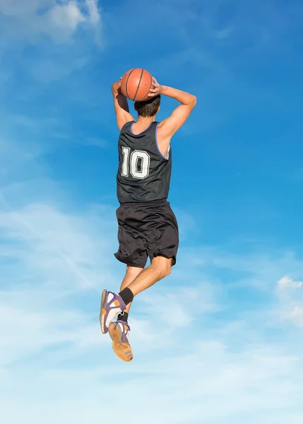 Slam dunk in the sky — Stock Photo, Image