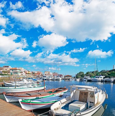 bulutların altında küçük bağlantı noktası