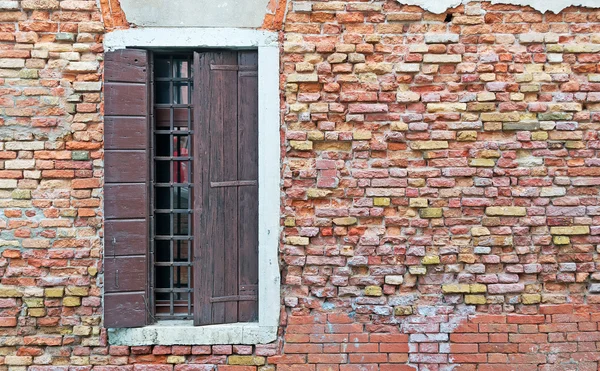 Window and bricks — Stock Photo, Image
